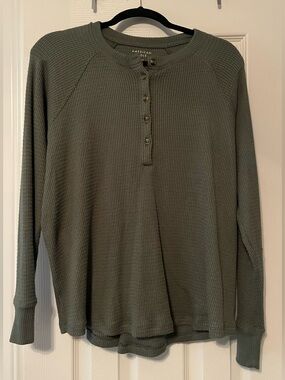 American Eagle Outfitters Olive Henley Waffle-Knit Crew Sweater